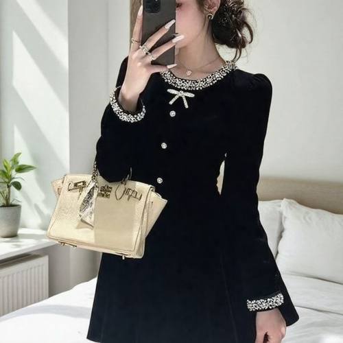 法式黑色打底高档连衣裙女2025秋冬季新款气质显瘦小黑裙礼服裙子