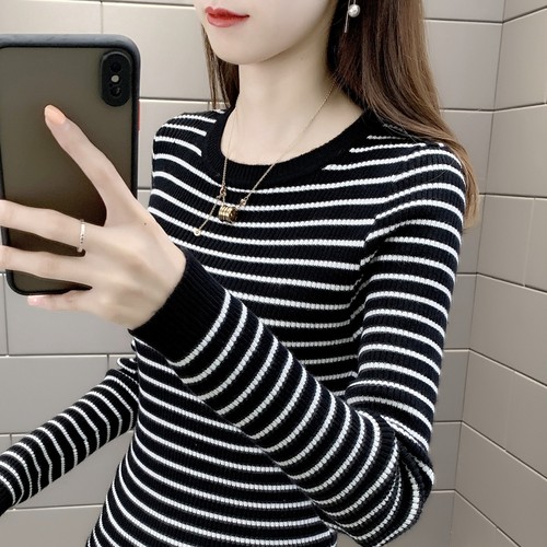 黑白条纹圆领修身显瘦打底毛衣女