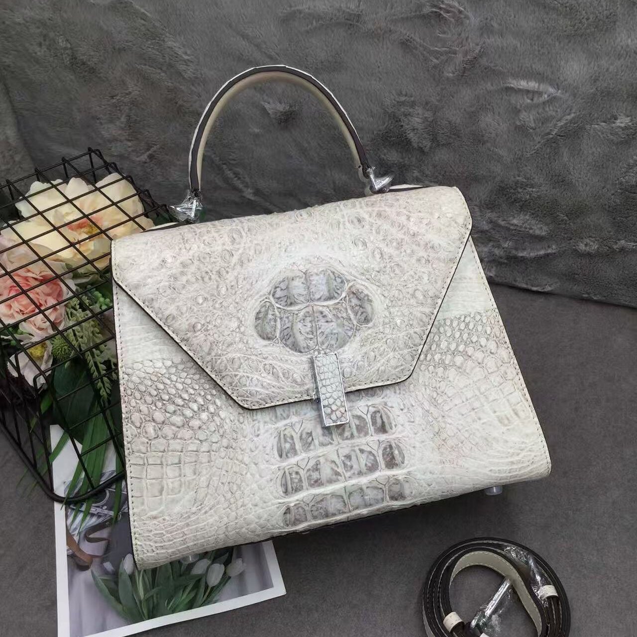 喜马拉雅白鳄鱼皮女包骨皮女士手提包锁扣时尚流行高档女式盖头