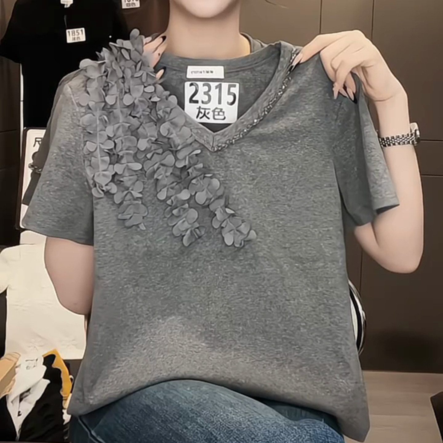 韩系v领立体花朵短袖t恤女2026新款夏季设计感独特绝美巨好看上衣