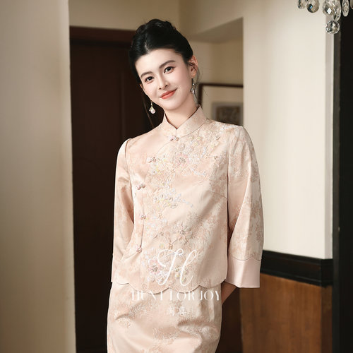 粉色新中式刺绣旗袍夏季订婚礼服