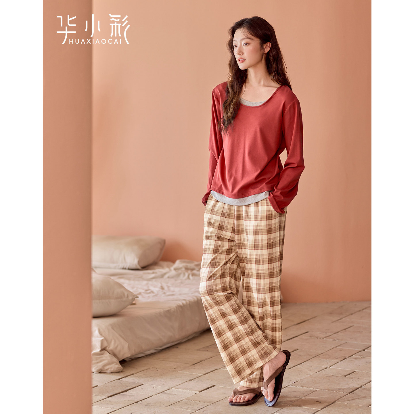 带胸垫睡衣女款长袖春秋季莫代尔棉格子长裤家居服红色松弛感套装