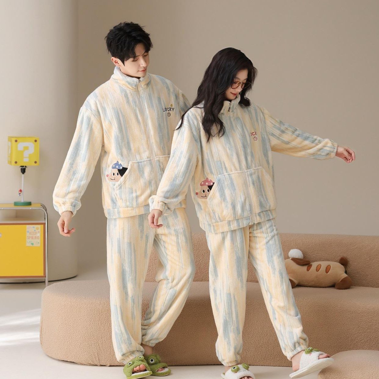 秋冬立领法兰绒卡通加厚家居服套