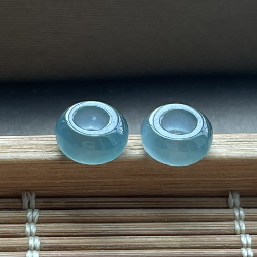 天然A货翡翠冰种蓝水甜甜圈