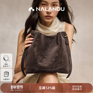 纳兰杜水桶包女2025新款冬季麂皮包包大容量通勤包单肩斜挎包女包
