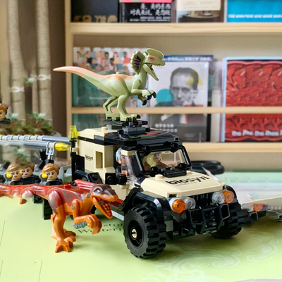 侏罗纪运送火盗龙和双棘龙积木