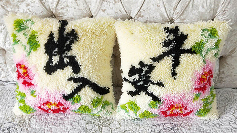包邮手工十字绣毛线段段绣成品抱枕出入平安地毯绣方枕车枕腰枕
