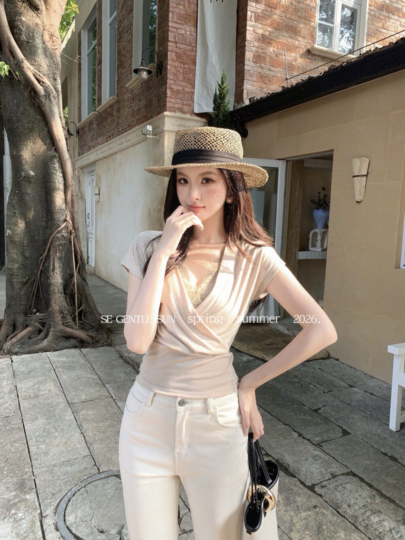 Beige summer outfit worn by a model with a straw hat and handbag