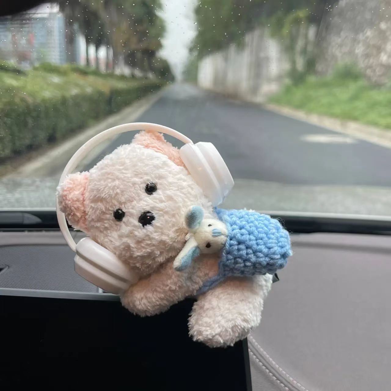 车内装饰品摆件汽车屏幕毛绒玩偶
