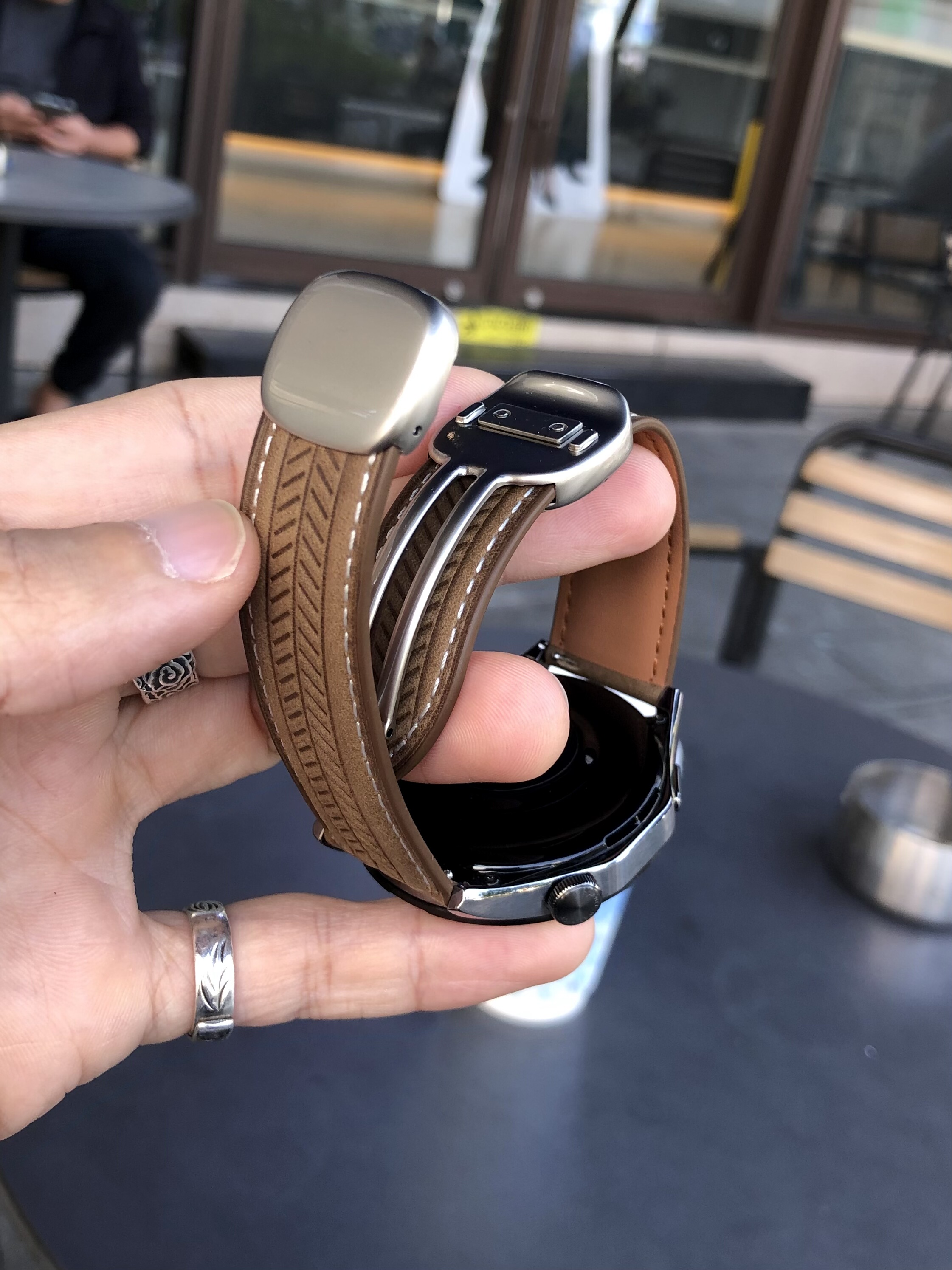 新款真皮表带圆滑磁吸扣