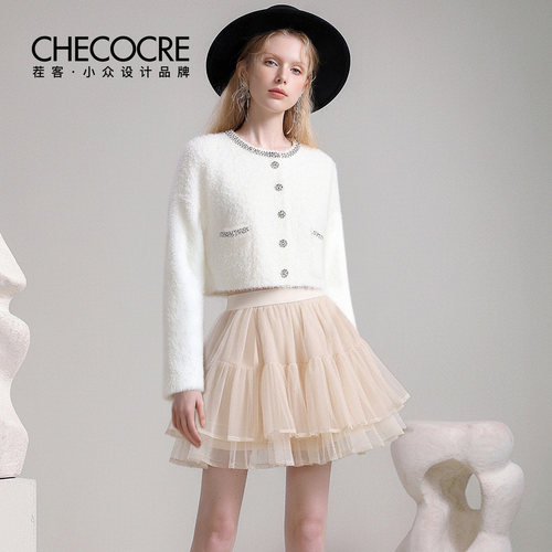 茬客圆领钻条上衣蓬蓬裙