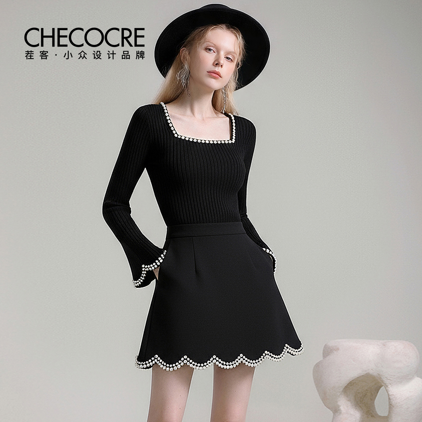 茬客小喇叭袖钻链上衣半裙