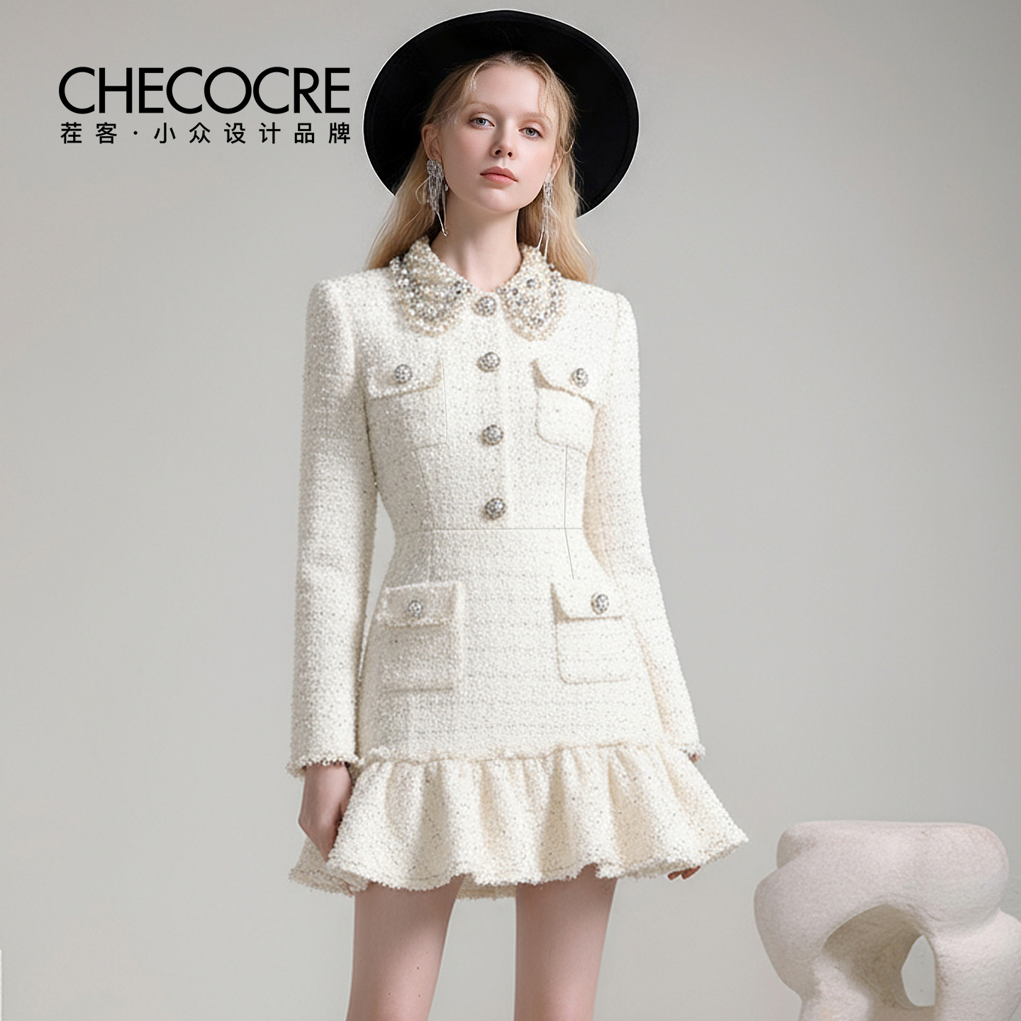 茬客翻领钻饰荷叶边短裙