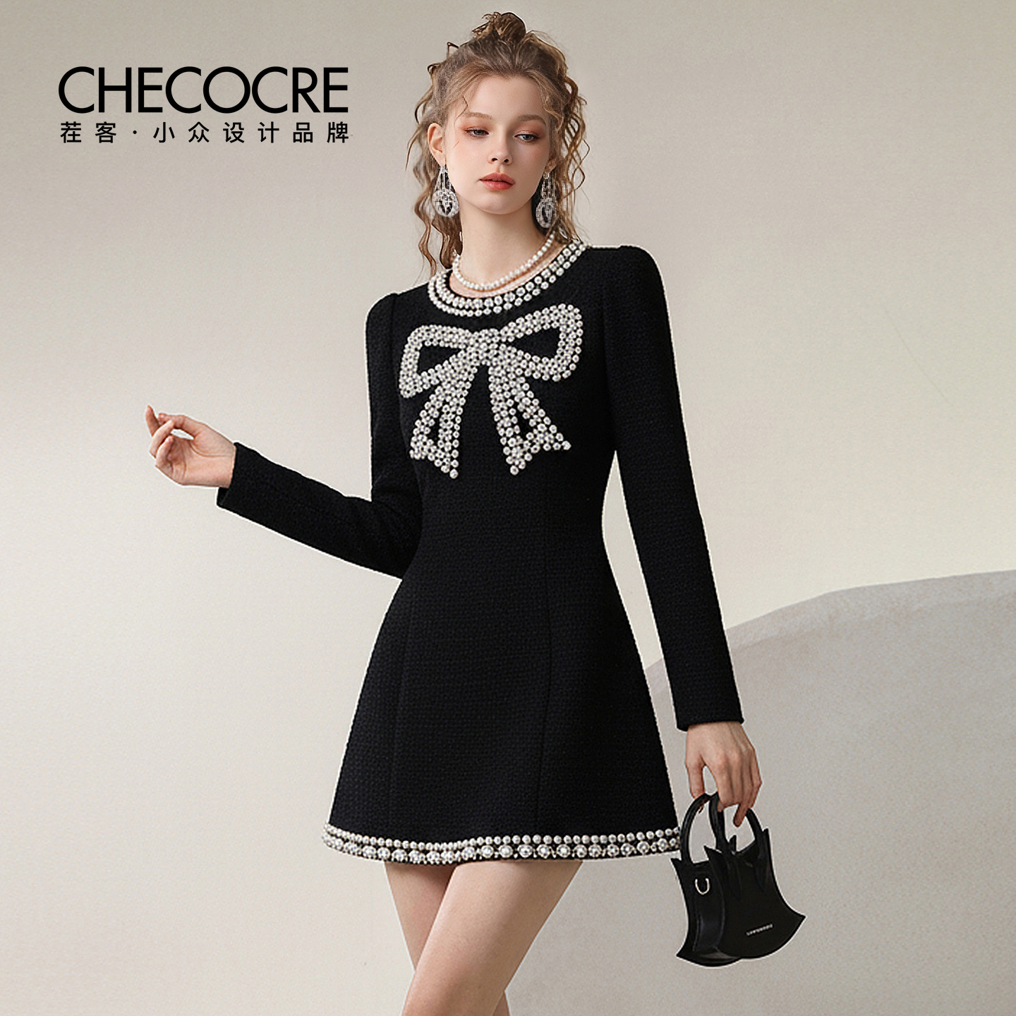 茬客圆领钻饰蝴蝶结短裙