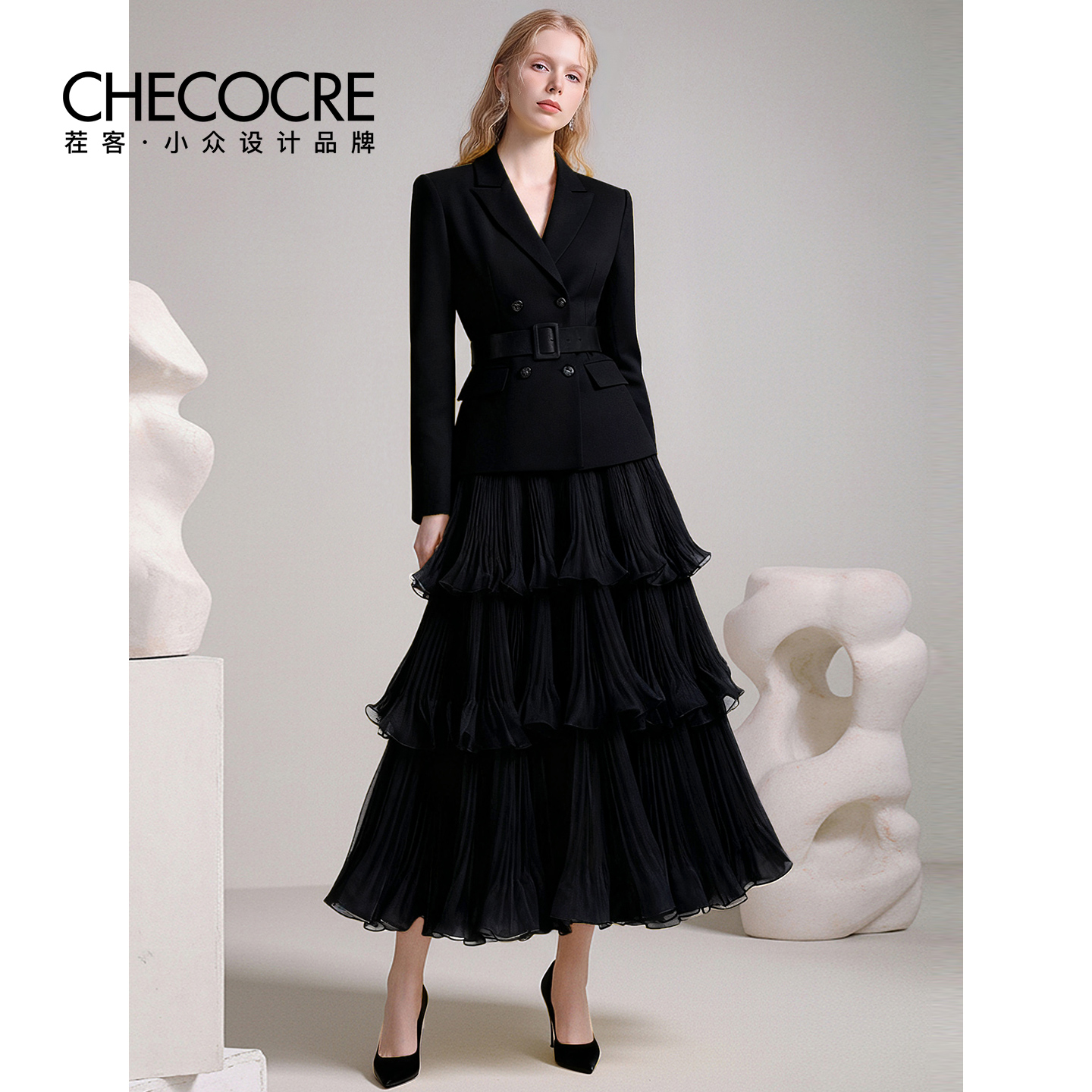 茬客西装领钻饰上衣多层纱裙