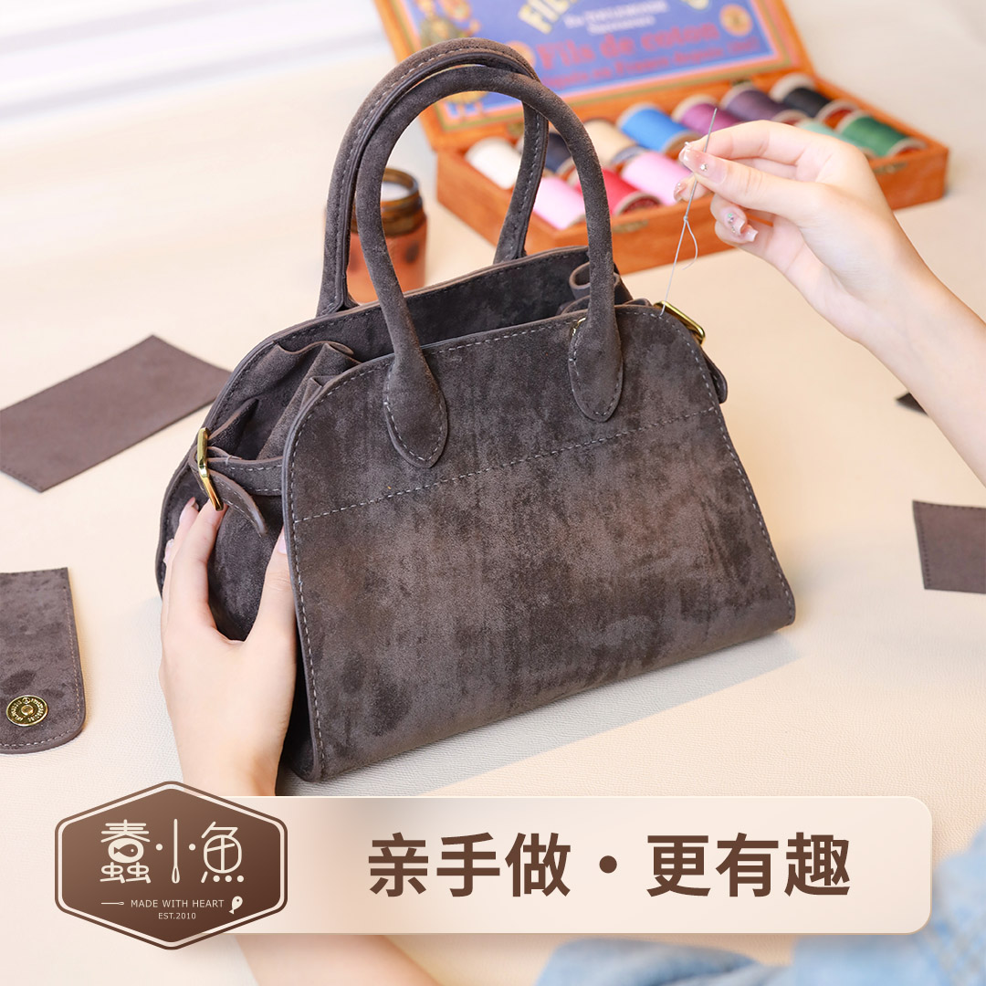 蠢小鱼丝绒软牛皮手提斜挎包