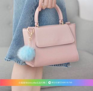 现货 正品SKINNYDIP淡粉色蓝色毛球翻盖单肩包斜挎包手提包