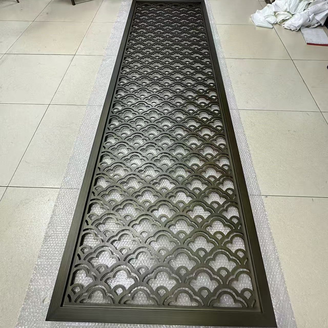 不锈钢屏风定制中式镂空花格祥云