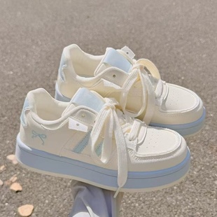 爆款休闲运动风小白鞋女款2025新款秋季配裙子面包鞋小众百搭板鞋