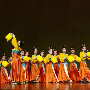 新选家乡月舞蹈服装原p版灯笼道具儿童古典舞演出服汉服女童中国