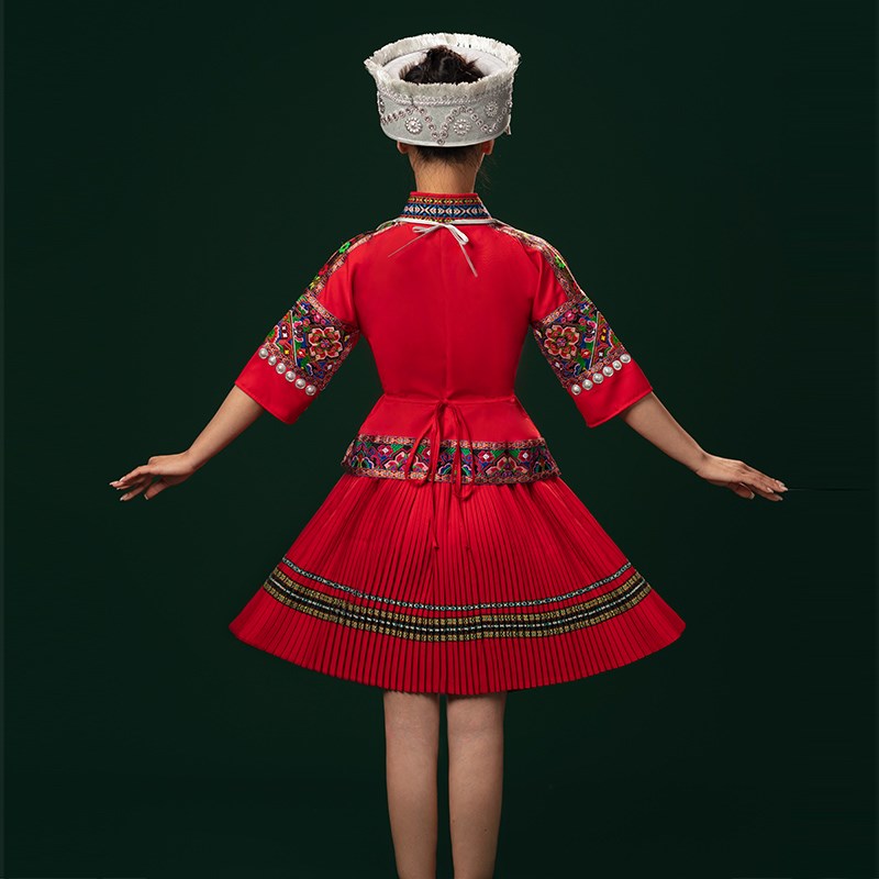 新选苗族服装女贵州少数民t族服饰成人夏季短款侗族民族舞蹈演出