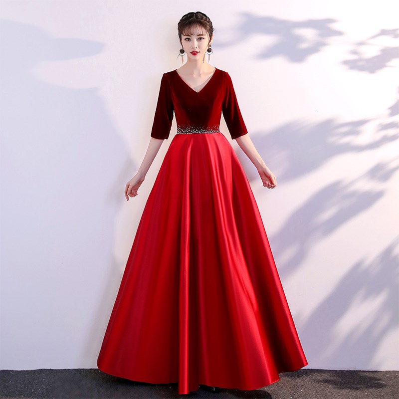 新款大合唱d团演出服饰女长裙红歌新款模特走秀旗袍主持人朗诵表图片