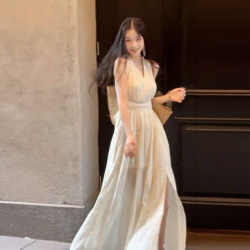法式v领绑带挂脖连衣裙女夏季新款海边度假绝美露背性感开叉长裙