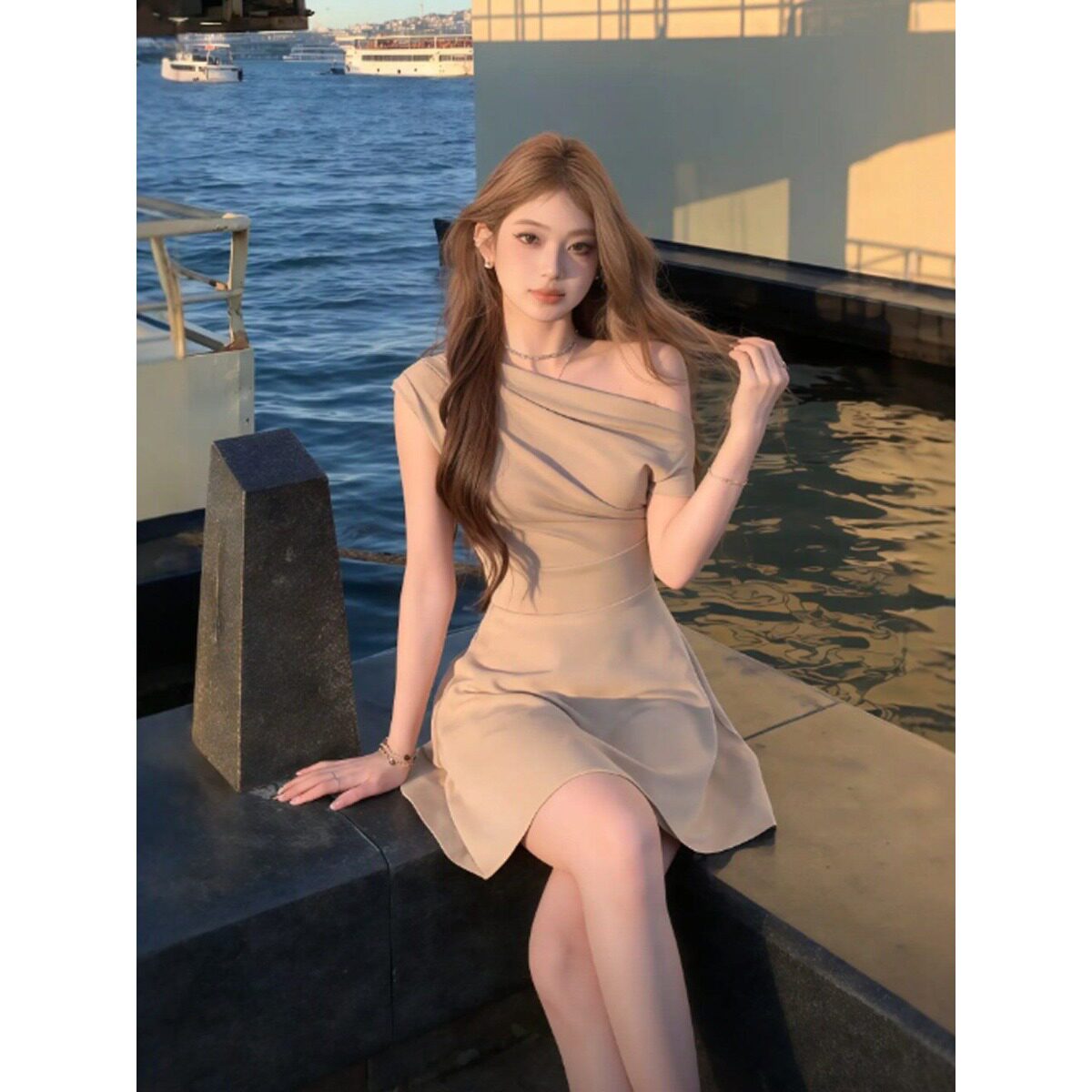 法式纯欲风纯色斜肩连衣裙子女2026新款夏季气质收腰显瘦a字短裙