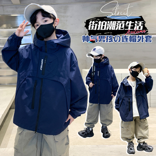 男童春秋季外套2026新款洋气风衣中大男孩儿童帅气软壳户外冲锋衣