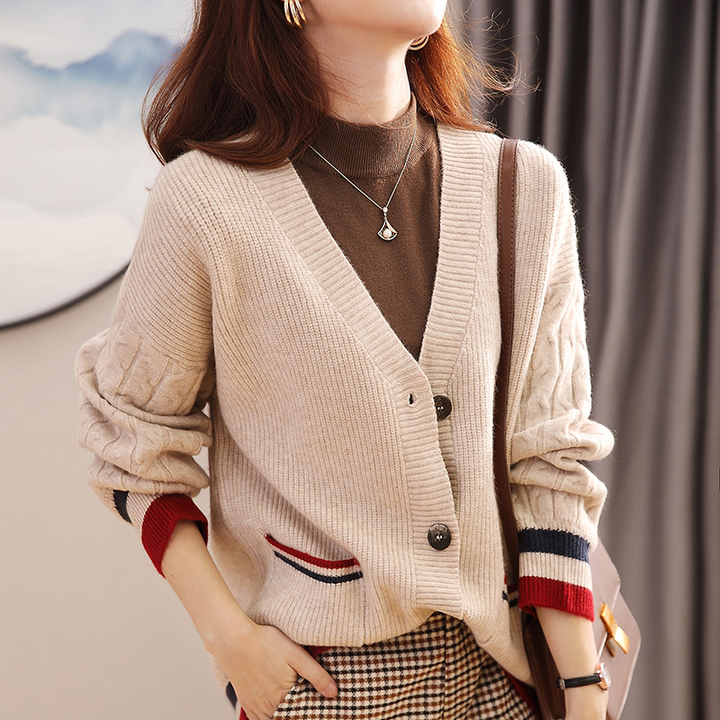 女士毛衣外套秋季女2021年新款爆款早秋韩系百搭上衣v领针织开衫