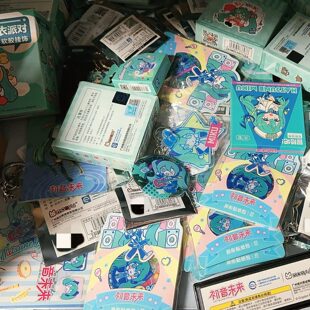 正版初音未来周边福袋大礼包 Miku痛包徽章挂件玩偶立牌39周边V家