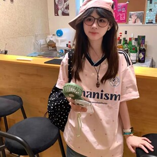美式复古满印星星V领粉红色短袖t恤女夏季纯棉宽松设计感小众上衣