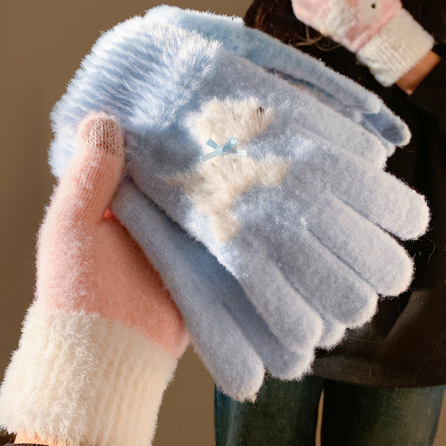 可爱小狗蓝色毛绒五指保暖手套