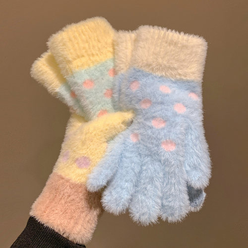 可爱蓝色波点毛绒五指保暖手套