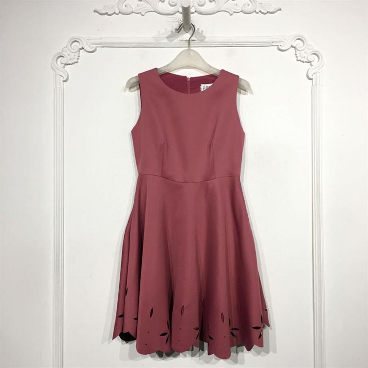 潮系列 8105S026 时尚连衣裙品牌女装折扣颦