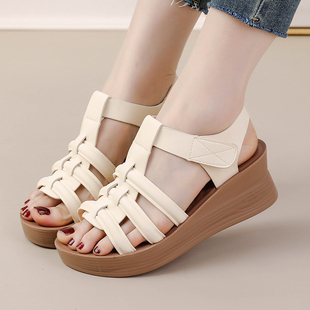 厚底沙滩鞋 高跟罗马凉鞋 防水台露趾软底中年妈妈鞋 新款 女坡跟夏季