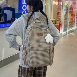 书包女生初中高中ins小众大容量大学生双肩包女2026新款旅游轻便