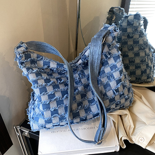 牛仔帆布包包女2024新款夏季斜挎包粉色小众设计师高级感休闲布包