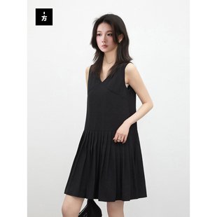 【一方服饰】新款莱赛尔简约V领雾面无袖白色连衣裙女高智感短裙