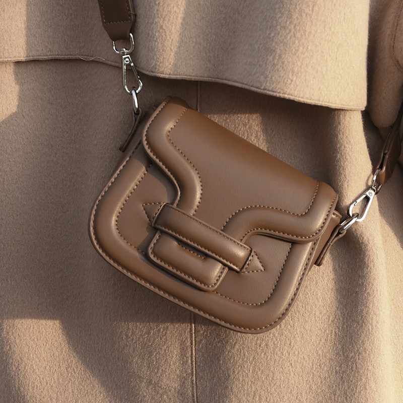 一方包包复古马鞍包韩版气质单肩斜挎包时尚宽肩带小方包女包