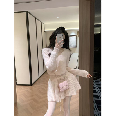 长袖v领针织衫+网纱上衣+半身裙