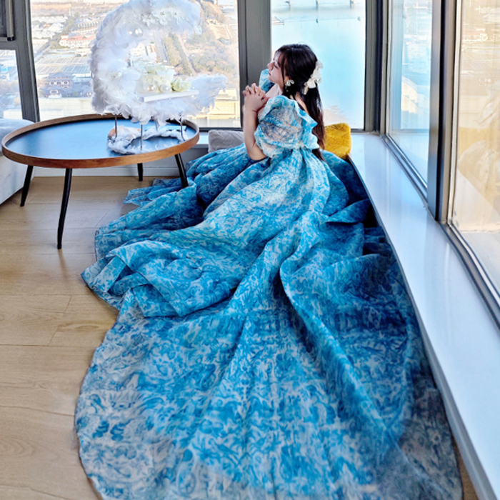 在逃公主大拖尾连衣裙华丽礼服