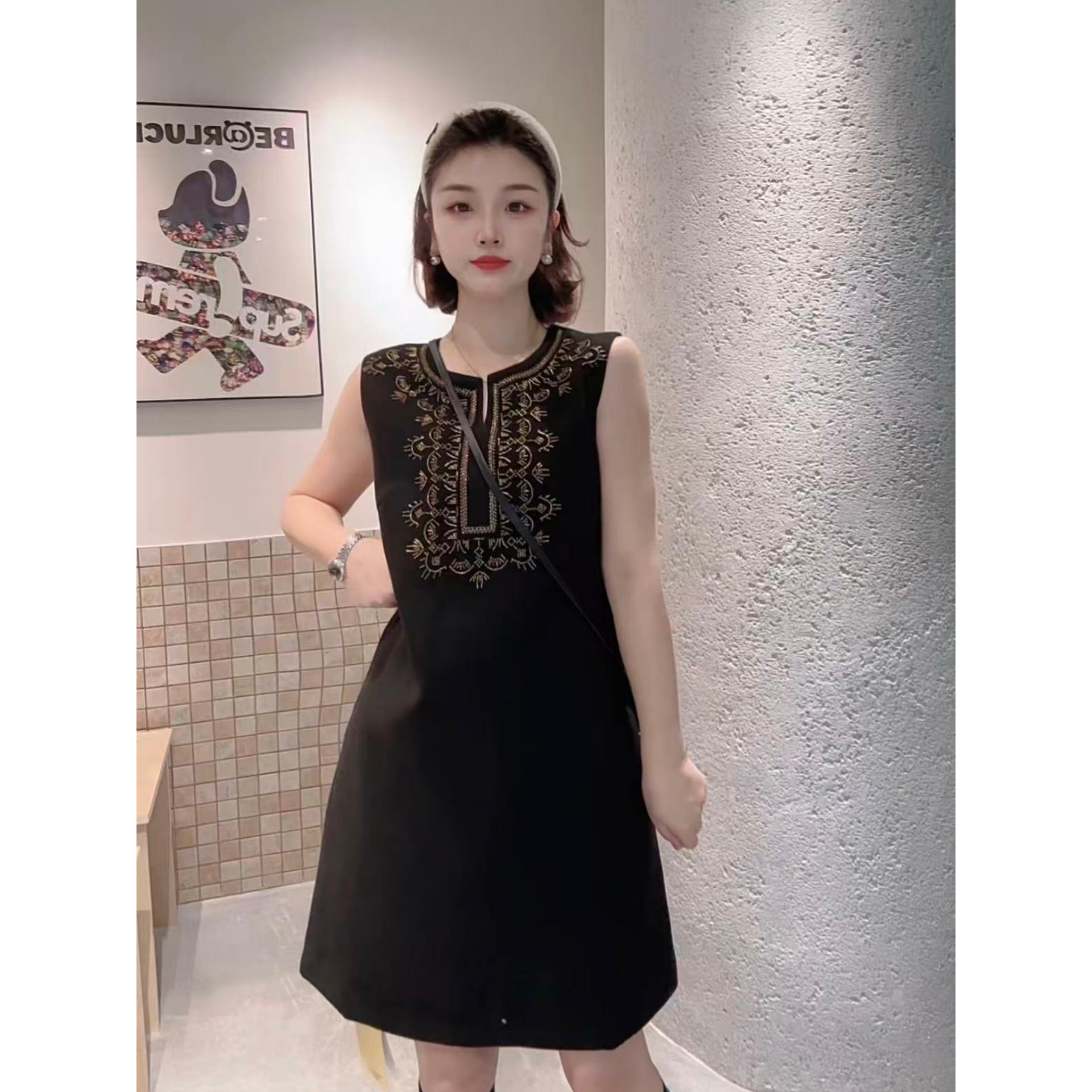 欧货重工钉珠无袖连衣裙女2025年冬季新款时尚休闲遮肉减龄中长裙