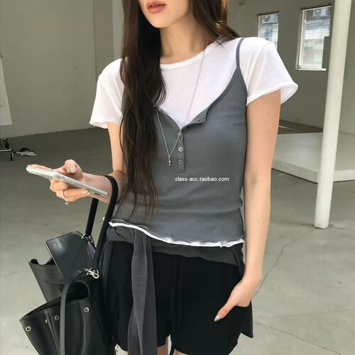 class韩国直邮1040101 nuese 韩代2026款  木耳边纽扣小吊带