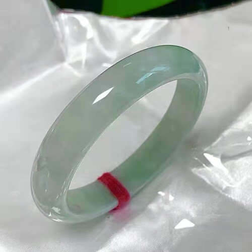 天然正品A货旺夫真玉手镯女 翡翠色浅绿飘花玉镯子特价包邮带证书