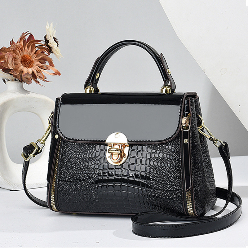 爆款小包包女秋冬新款高级今年流行质感女款小众设计百搭斜挎2025