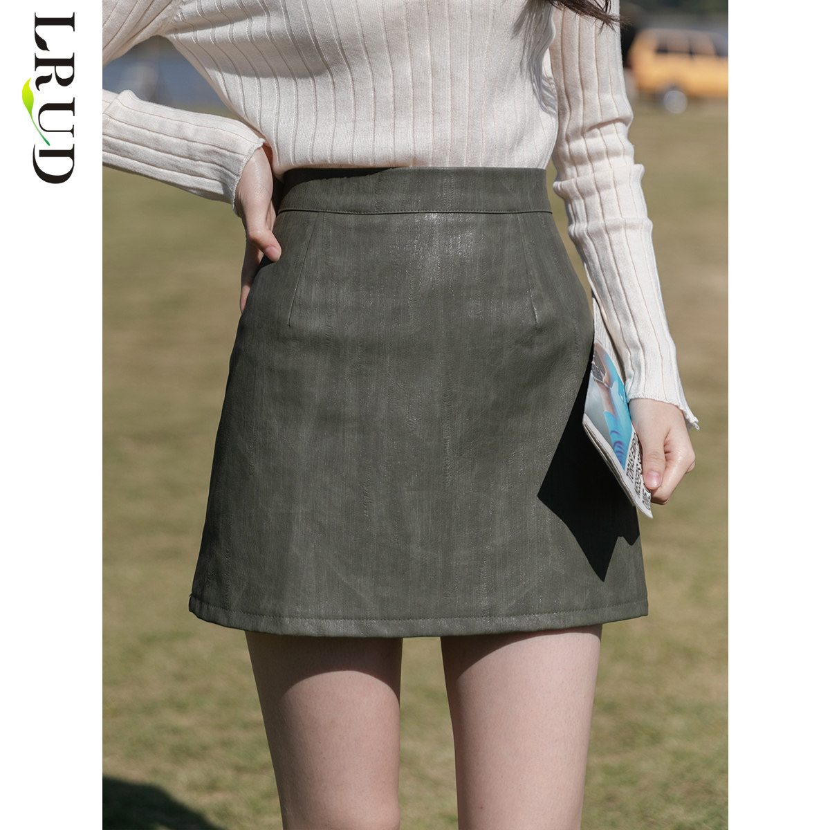 LRUD皮裙半身裙女春装2022年新款学生a字包臀裙子高腰绿色皮短裙