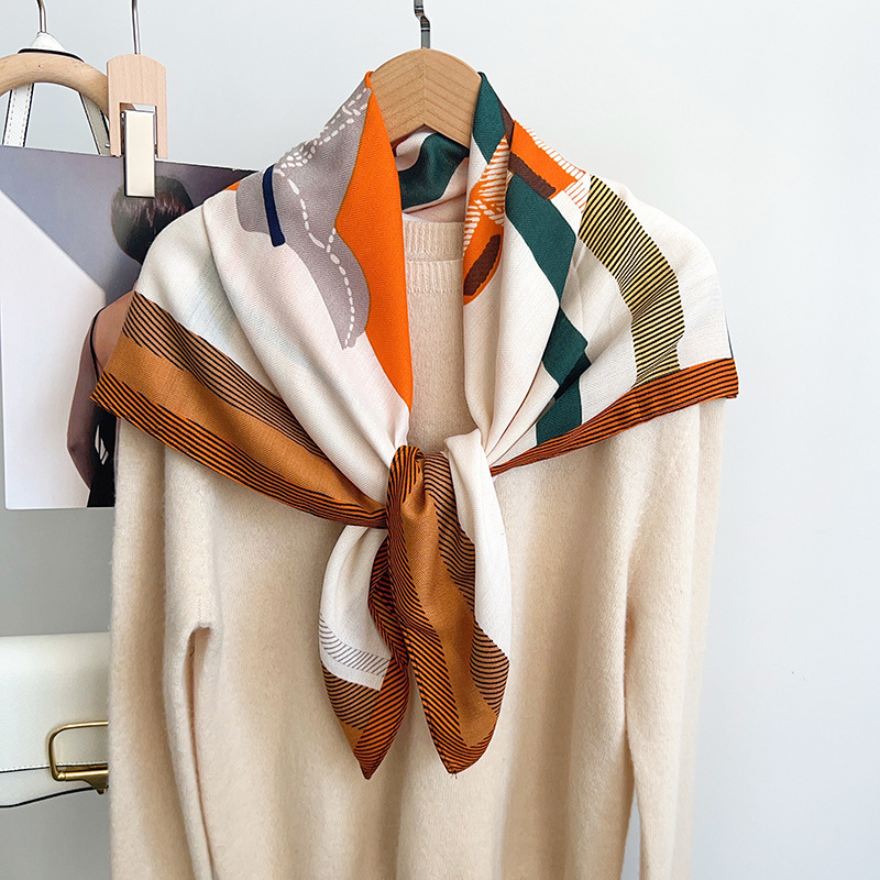 橙色骏马仿丝毛围巾女轻奢高级感保暖披肩外搭冬季橘色丝巾大方巾