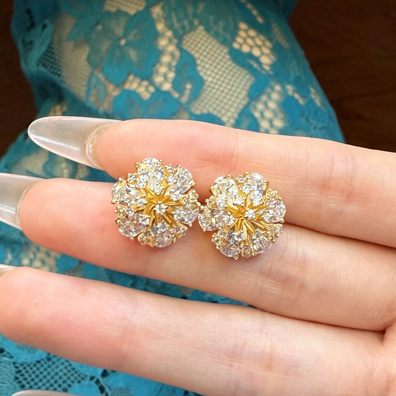 铜合金耳饰 轻奢圆形花卉耳钉女小众时尚高级感百搭耳环耳饰品