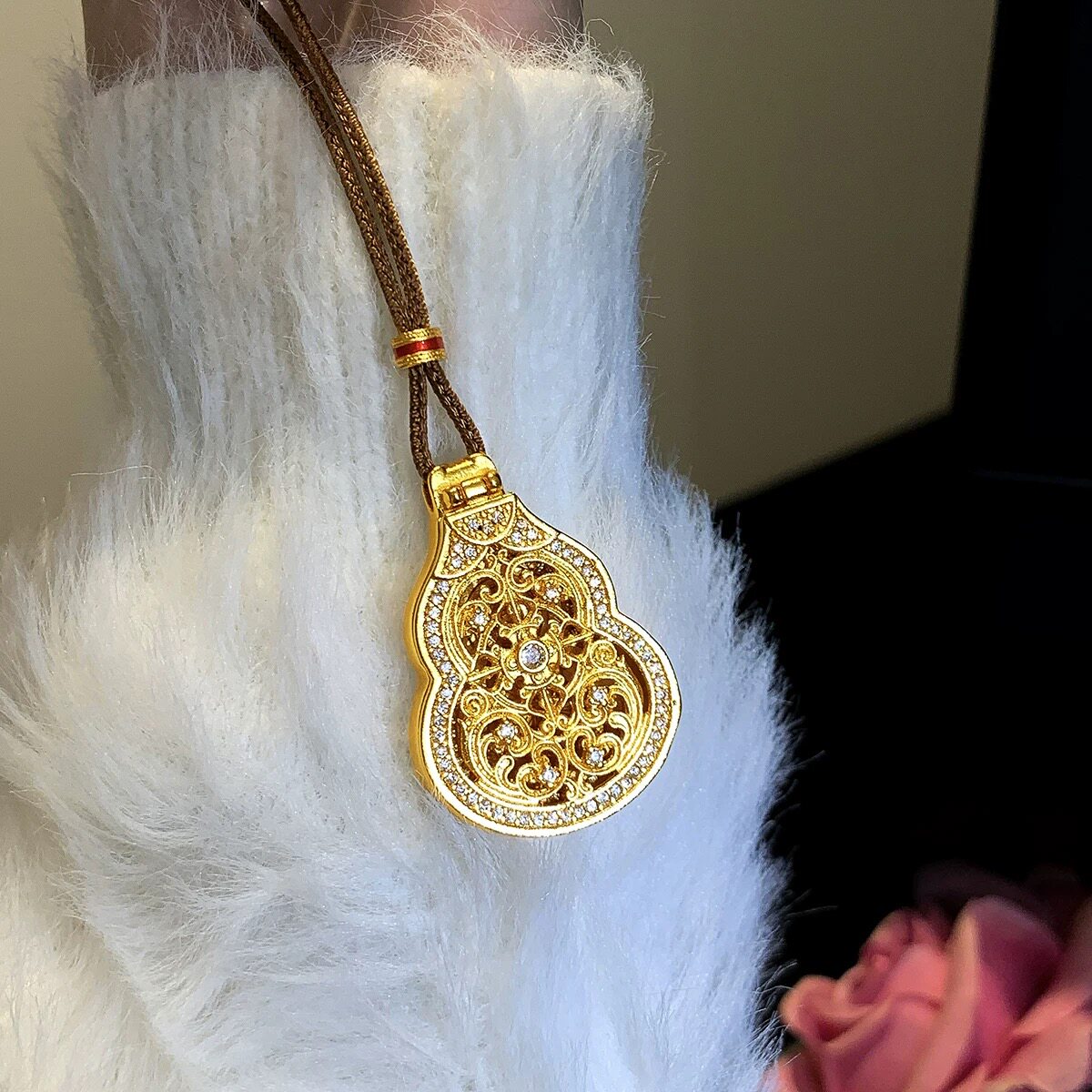 非金属布艺项链 金色镂空葫芦项链女新中式编织长绳秋冬毛衣链